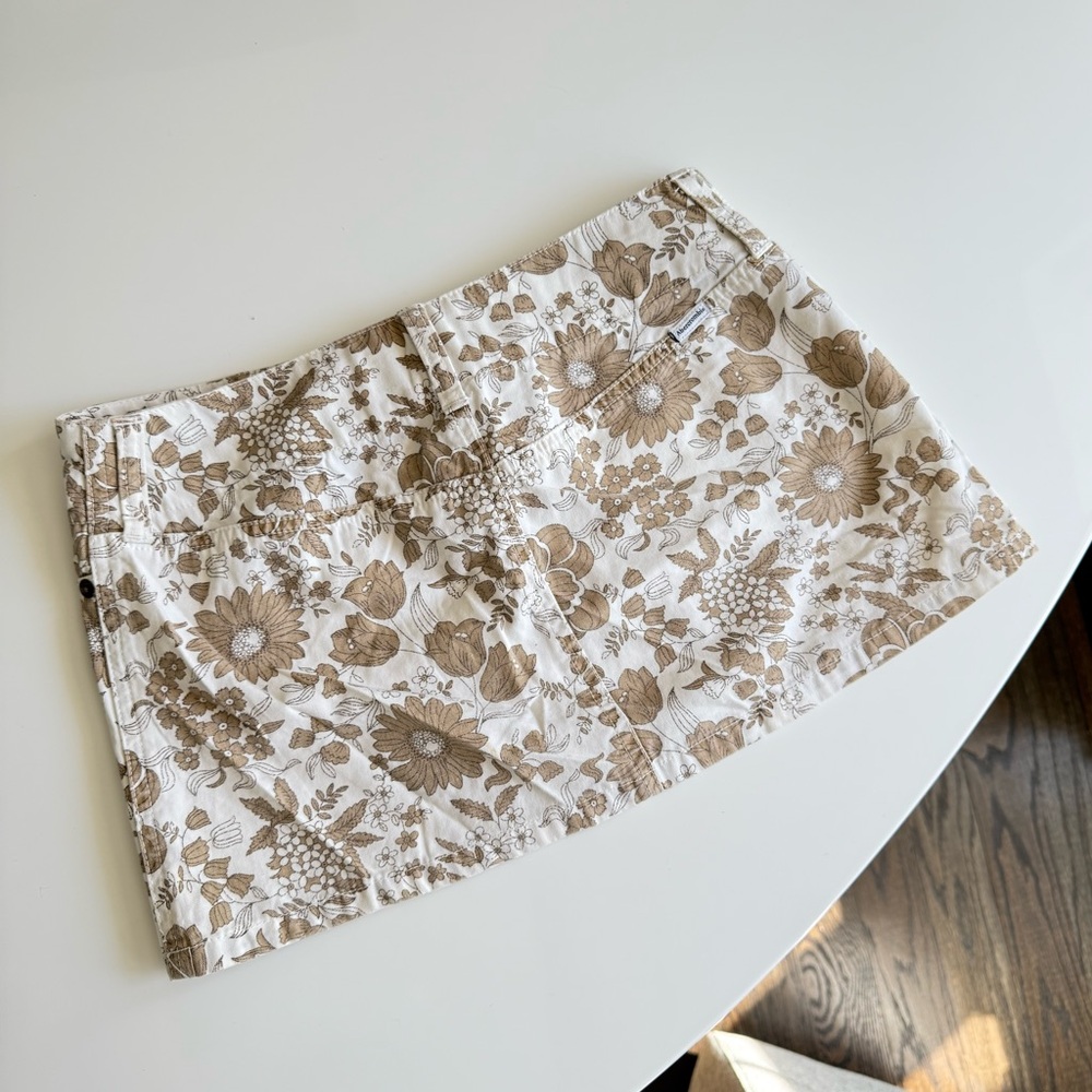 FLASH SALE⚡️Abercrombie Mini Skirt - Picture 3 of 3
